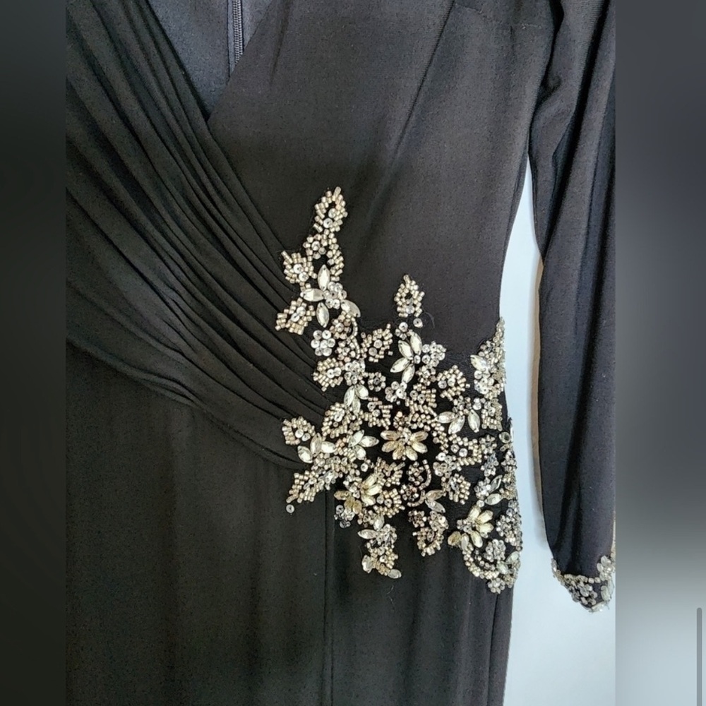 Mac Duggal NWT black FLORAL EMBELLISHED
FAUX WRAP JERSEY GOWN size 6 - Picture 9 of 11